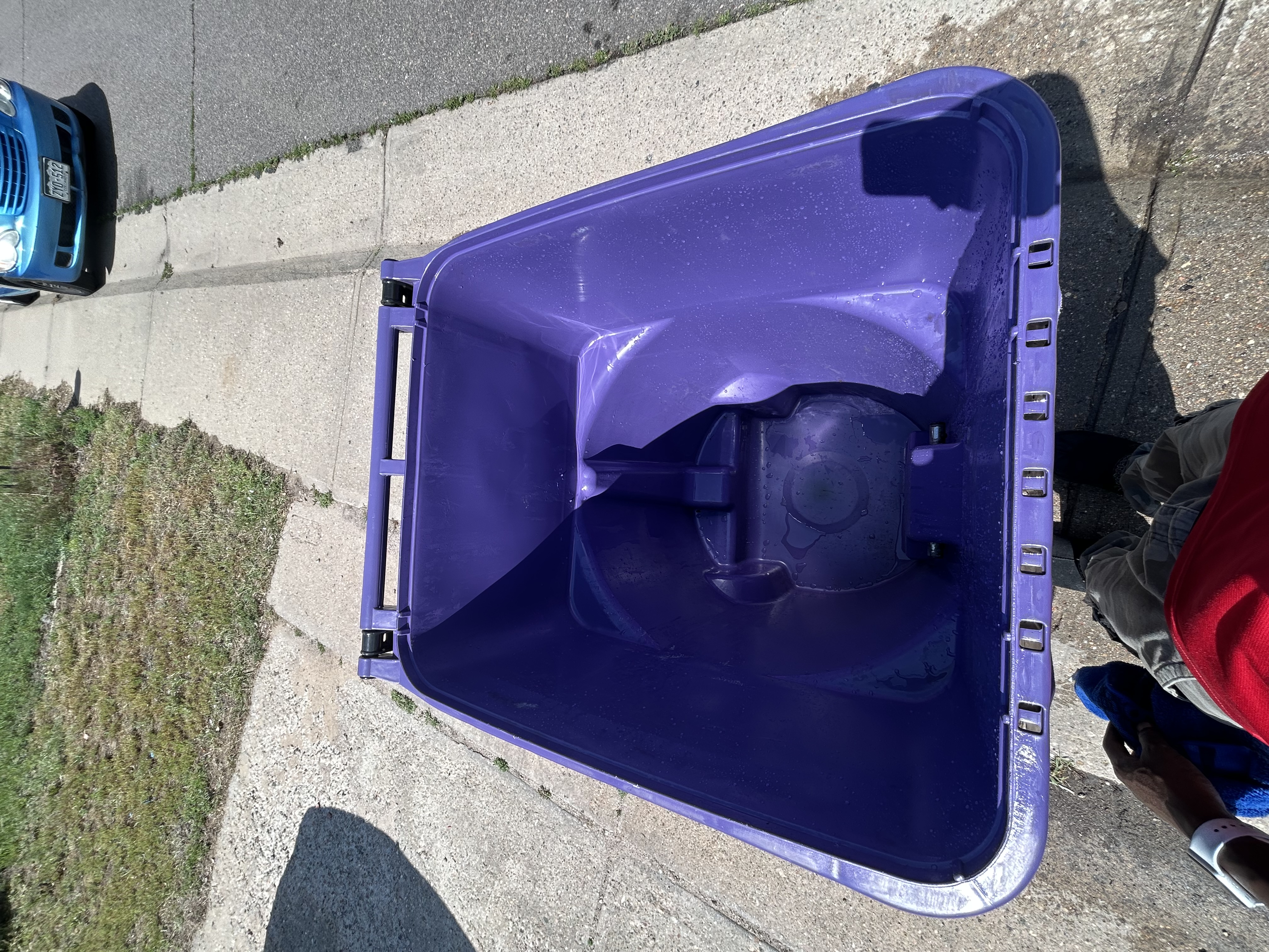 Clean trash bin after sanitizing